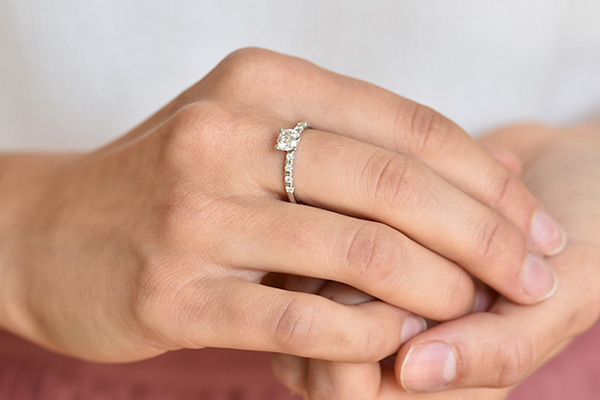 Prsten s fancy diamantem