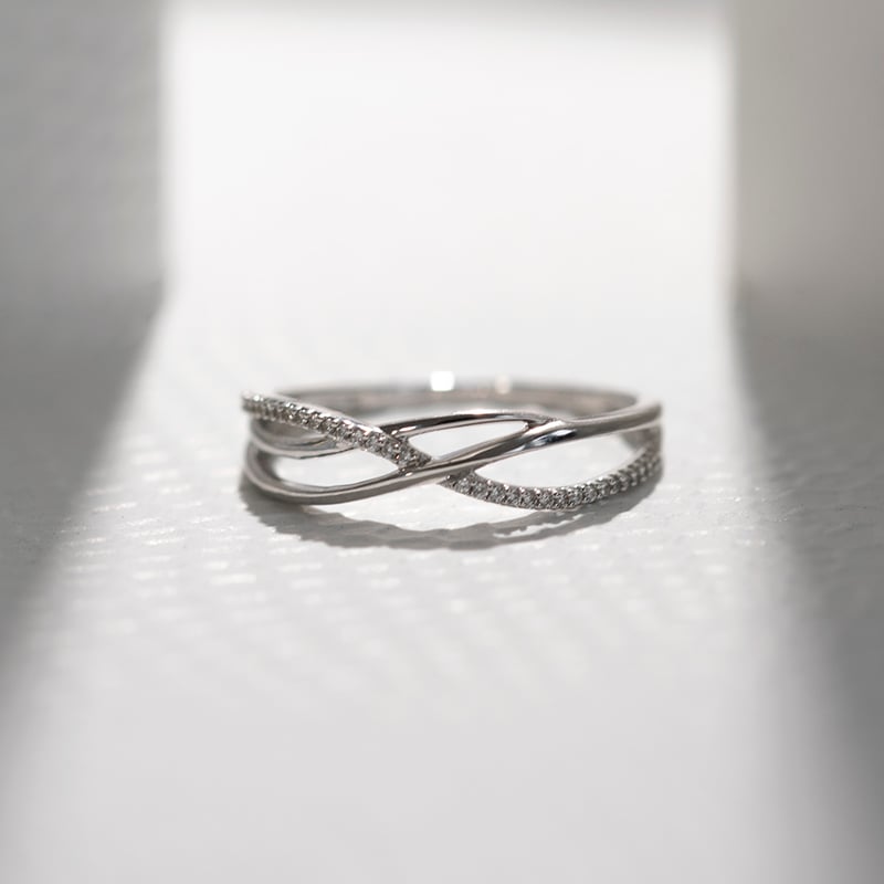 Netradiční diamantový prsten Izabelle