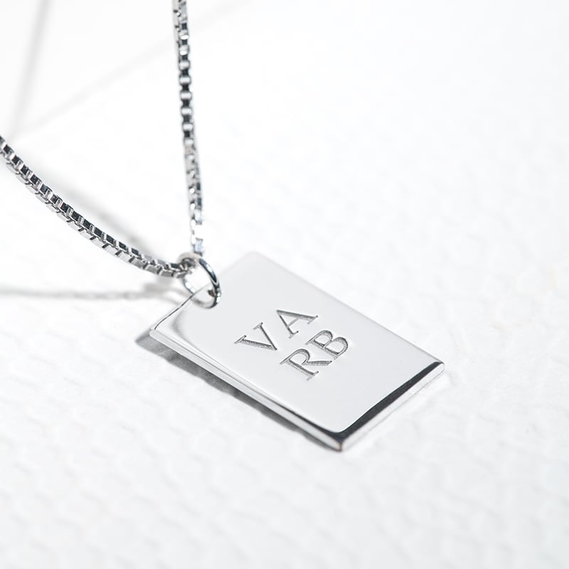 Platinový obdélníkový přívěsek s oboustranným gravírem Aeryn