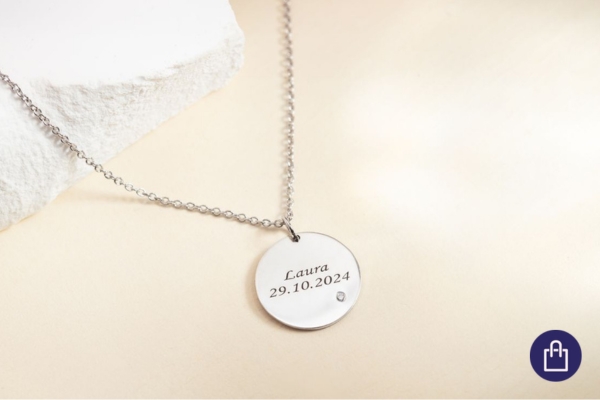 Stříbrný přívěsek s diamantem a s gravírem