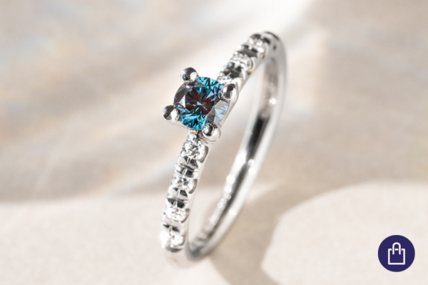 Prsten s modrým diamantem