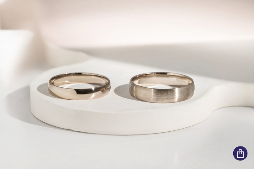 Snubní prsteny v odstínu oříškového zlata