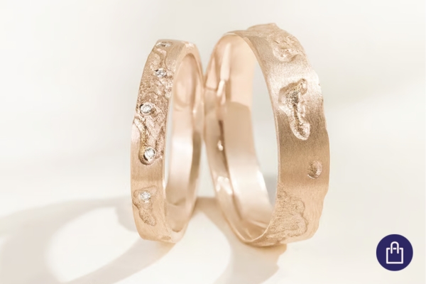 Snubní prsteny v odstínu oříškového zlata Hazelnut gold