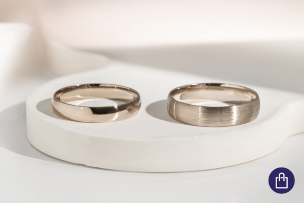 Snubní prsteny v odstínu oříškového zlata