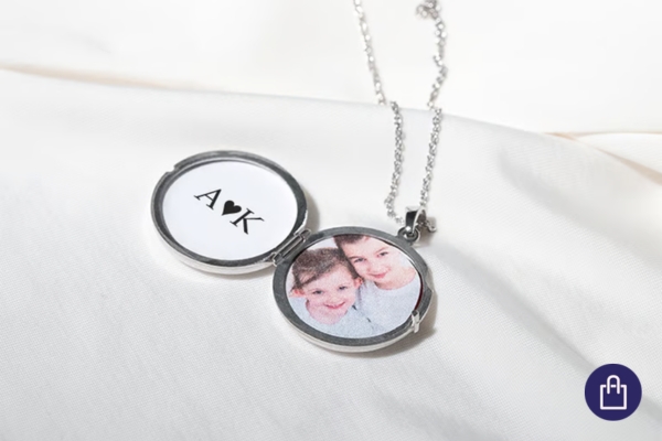 Kulatý medailonek s fotkou uvnitř