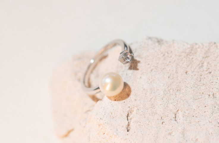 Otevřený prsten s perlou