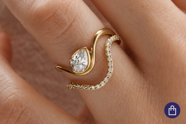 Vlnitý zásnubní a snubní prsten s diamanty