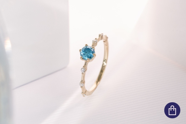 Prsten s certifikovaným fancy blue lab-grown diamantem a lab-grown diamanty