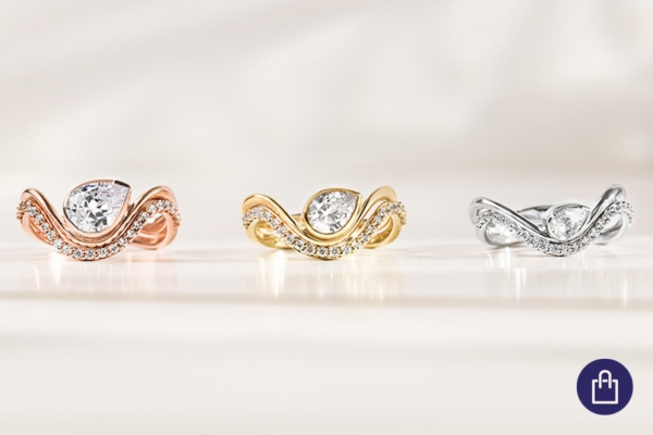 Vlnité zásnubní a snubní prsteny ve třech odstínech zlata