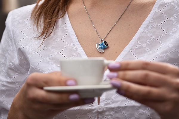 Stříbrný náhrdelník se šálkem kávy a enamelem Cup