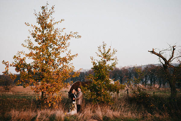 Nevěsta a ženich v lese