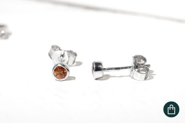 Minimalistické bezel náušnice Tofine s oranžovými safíry