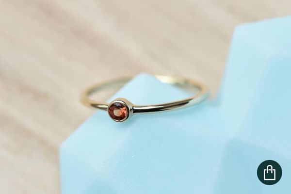 Zlatý minimalistický prsten Emilien s oranžovým safírem