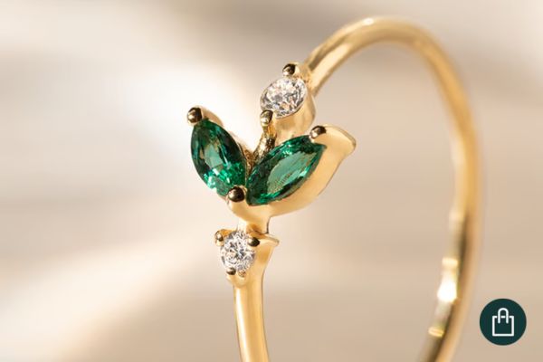 Zlatý prsten s lab-grown smaragdem a diamanty