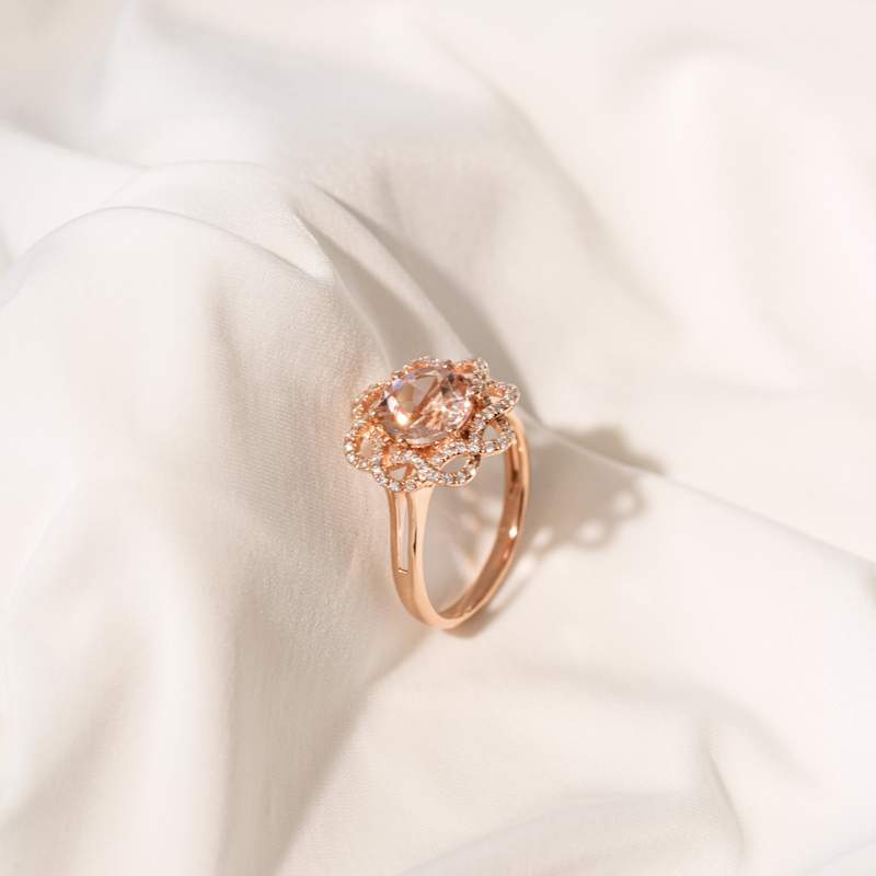 Zlatý prsten s morganitem a diamanty Mahati 102100