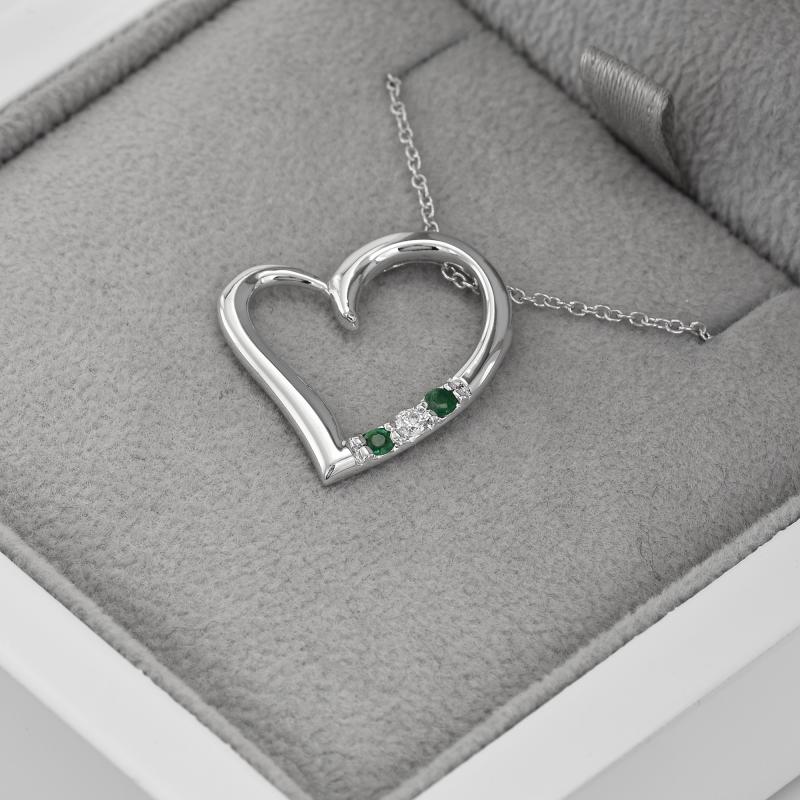 Stříbrný přívěsek srdce se smaragdy a diamantem Tanish 103580