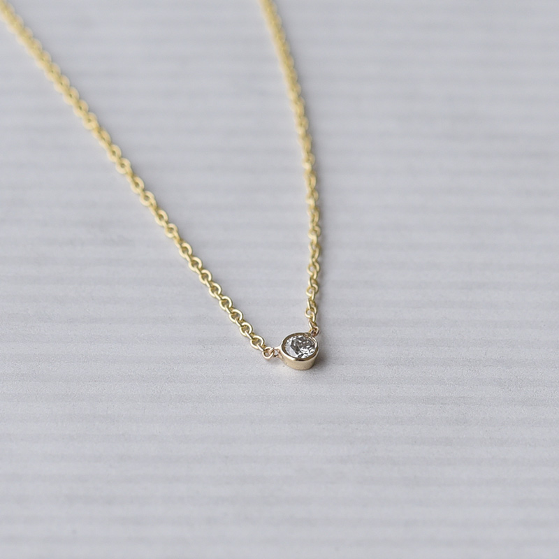 Stříbrný minimalistický náhrdelník s moissanitem Glosie 103700