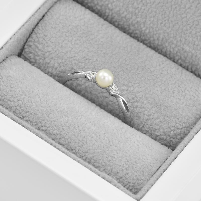 Stříbrný elegantní prsten s perlou a lab-grown diamanty Margaux 104450