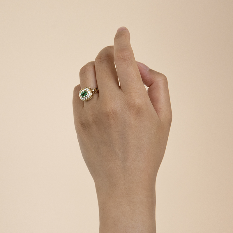 Zlatý prsten s emerald smaragdem a diamanty Mareia 108200