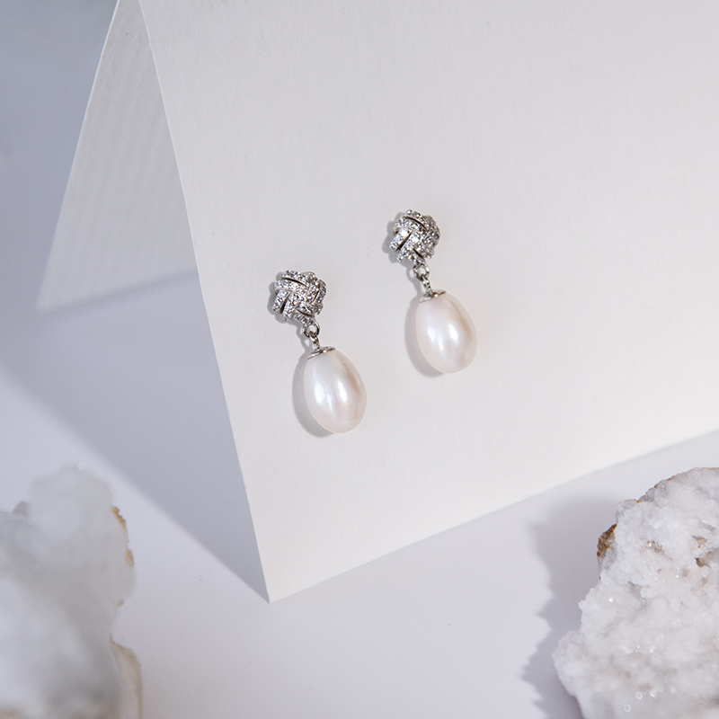 Stříbrné visací perlové náušnice Pollua 108430