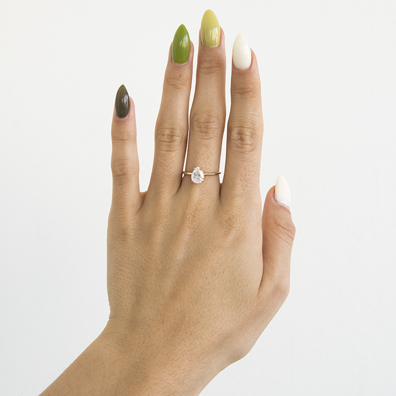 Zásnubní prsten s pear moissanitem North 110240