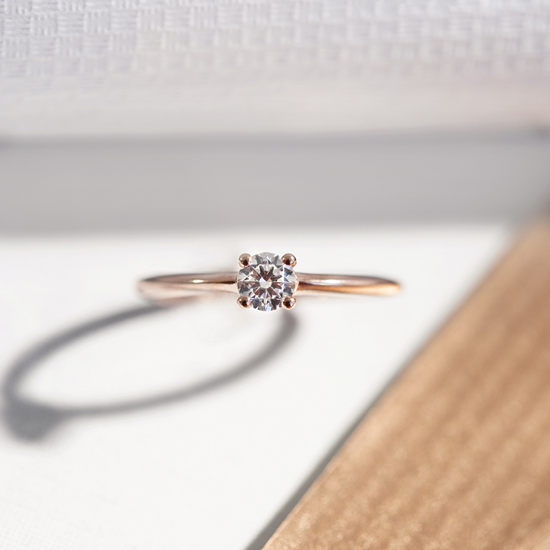 Elegantní zásnubní prsten s diamanty Nixon 111430