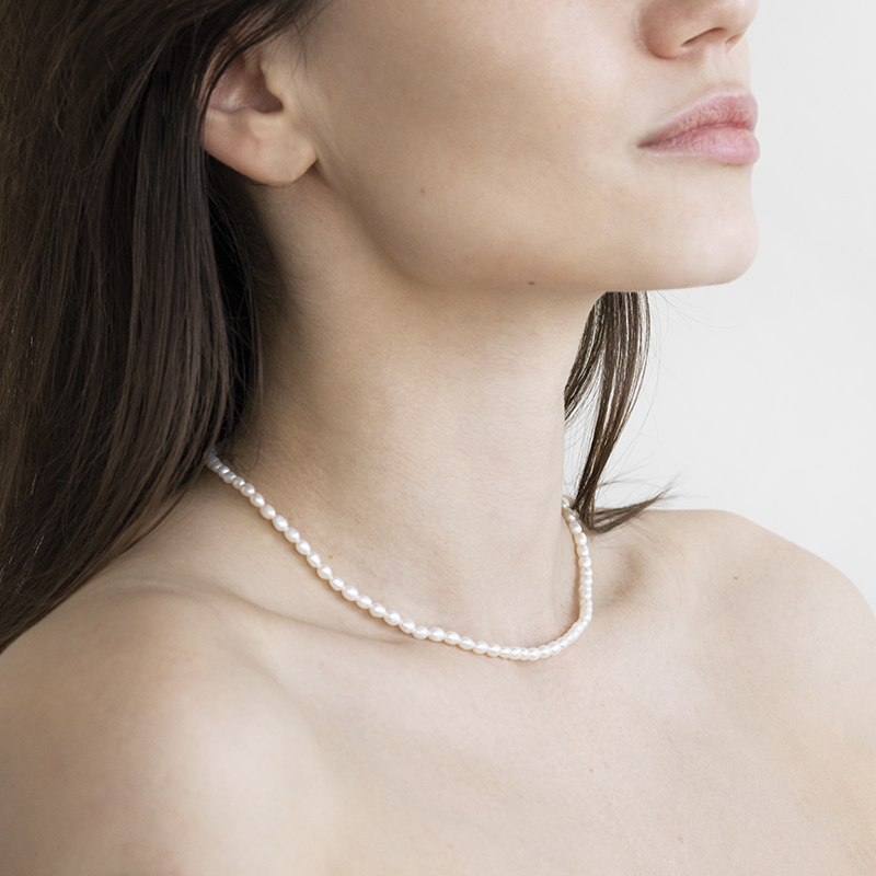 Stříbrný náhrdelník s bílými perlami Babbles 112140