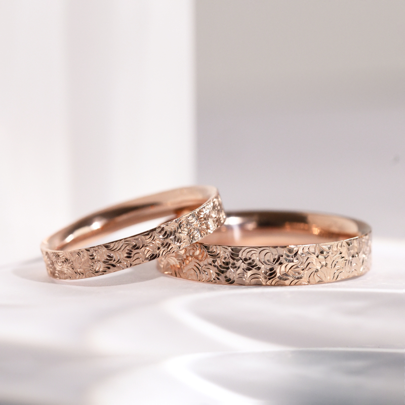 Snubní prsteny s gravírovaným povrchem Faye 118170