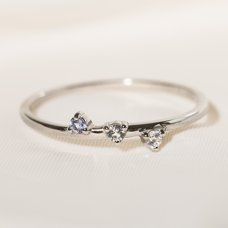 Minimalistický prsten se třemi drahokamy dle vašeho výběru Idalia 119800