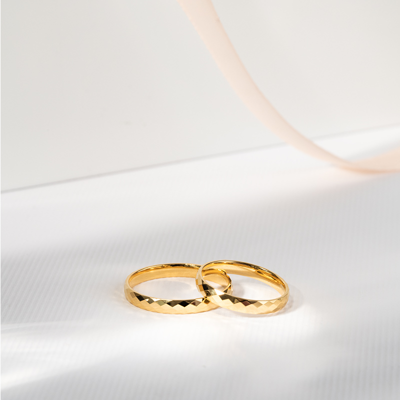 Zlaté snubní prsteny se vzorem Julito 121670