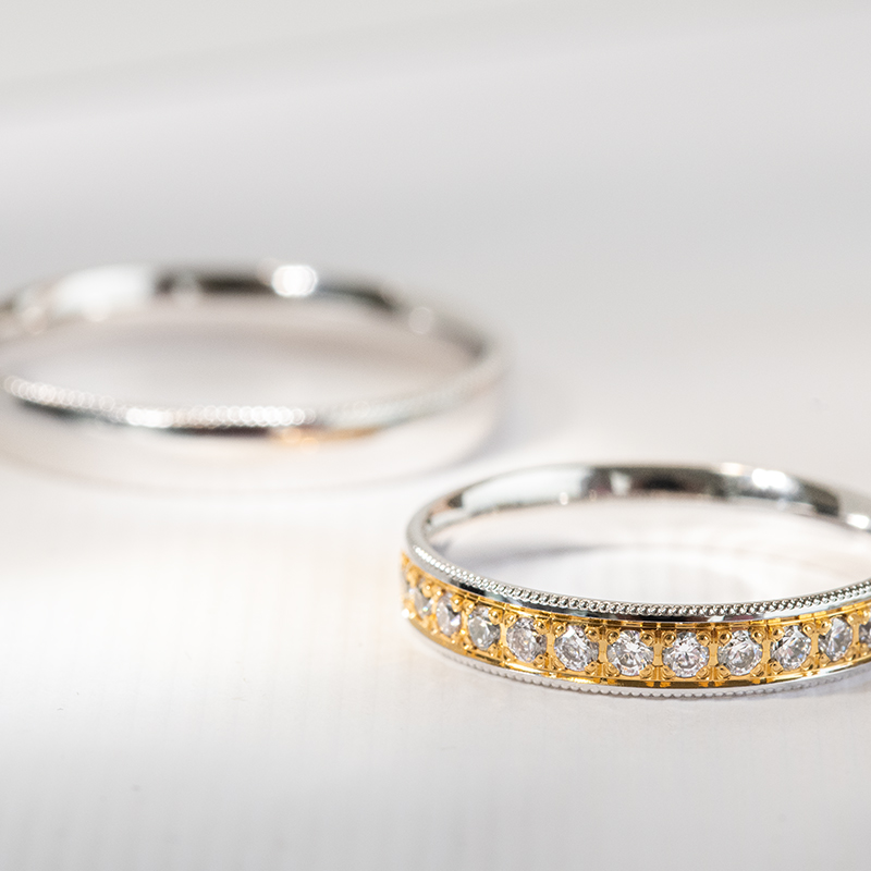 Zlaté snubní prsteny se zdobenými okraji a diamanty Tasha 121800