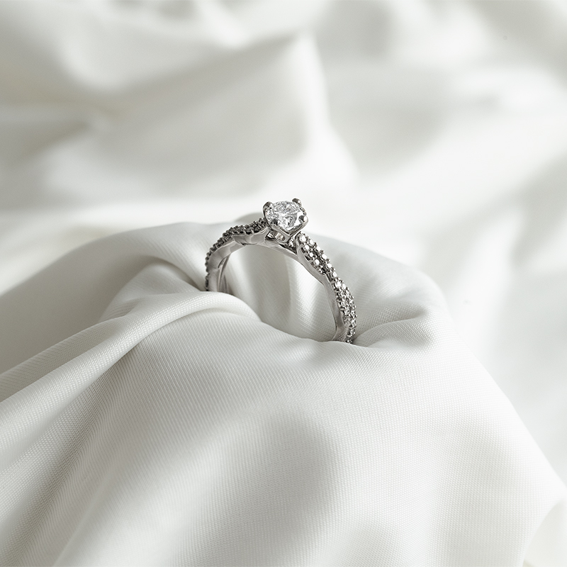 Proplétaný zásnubní prsten s diamanty Minna 121910