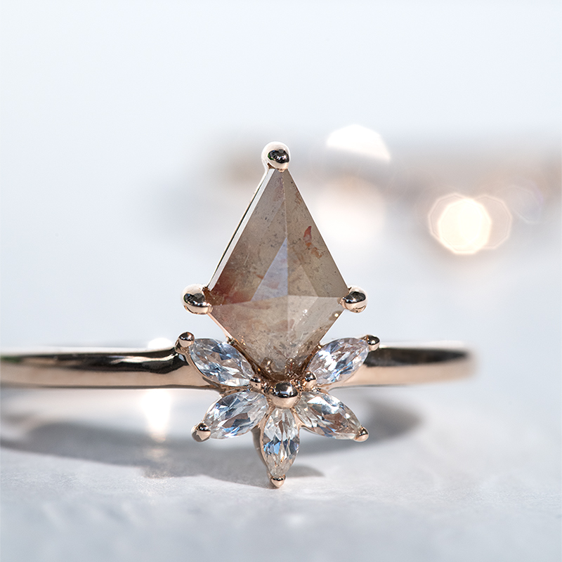 Set prstenů se salt and pepper diamantem, lab-grown diamanty a safíry Leony 122680