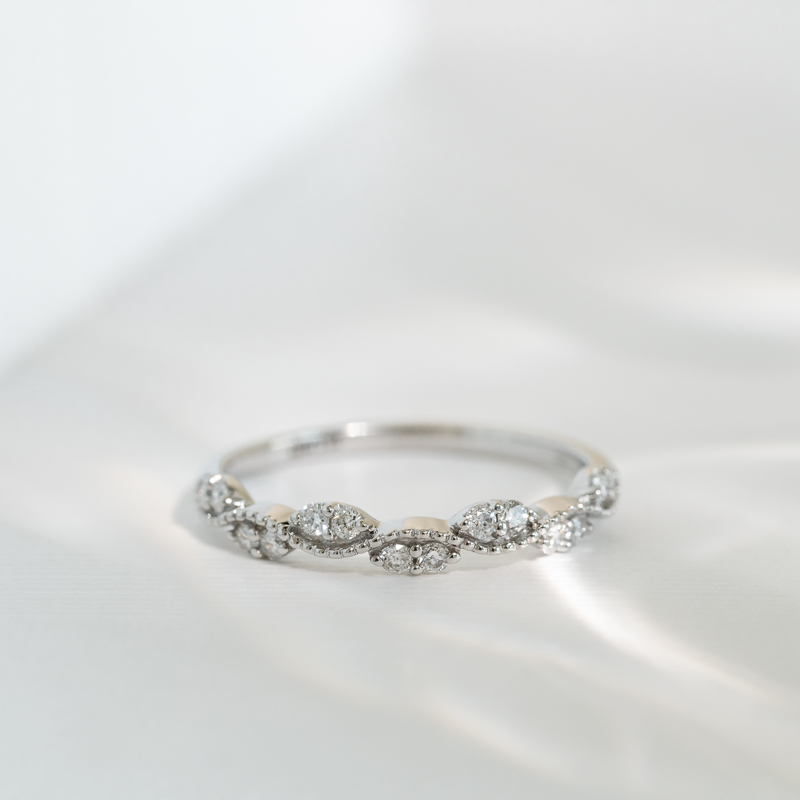 Něžný eternity prsten s lab-grown diamanty Britton 124730