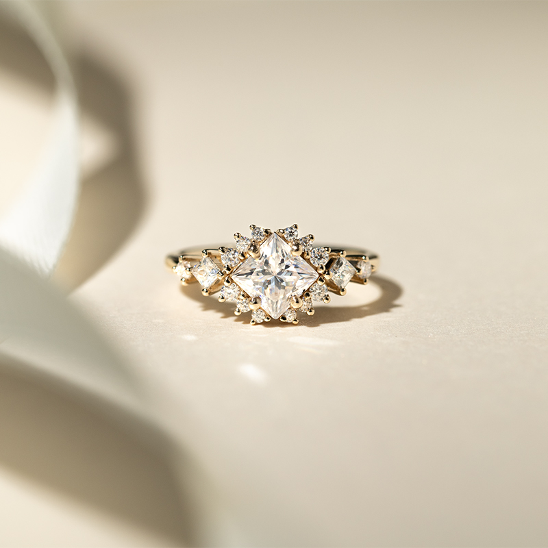Zásnubní prsten s princess certifikovaným lab-grown diamantem Medrie 130680