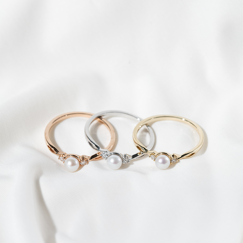 Stříbrný elegantní prsten s perlou a lab-grown diamanty Azana 131270