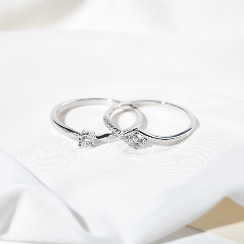 Stříbrný romantický prsten s lab-grown diamanty Anthia 131300