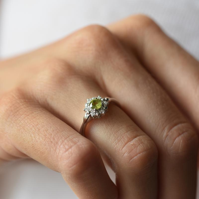 Zásnubní prsten s olivínem 13630