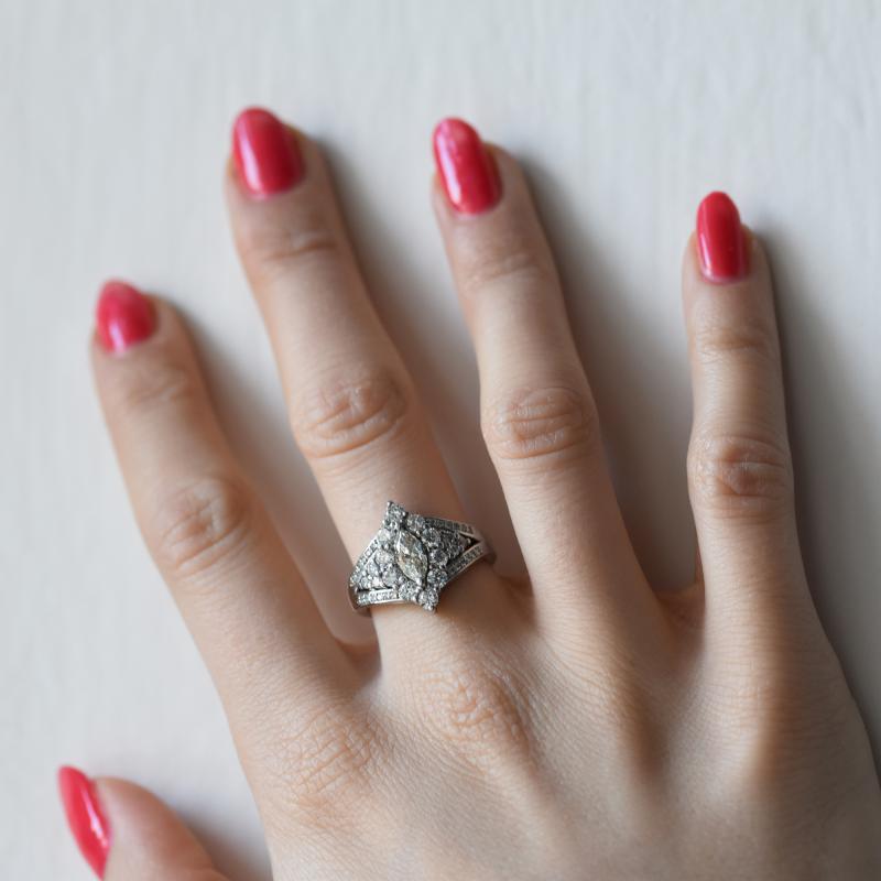 Luxusní platinový prsten s diamanty