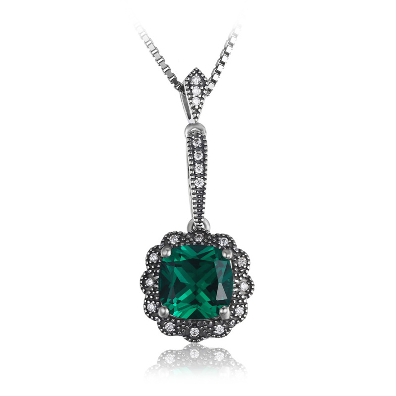 Stříbrný náhrdelník ve tvaru květu se smaragdem a zirkony Gwosa 