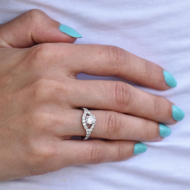 Zásnubní prsten posetý diamanty 24030
