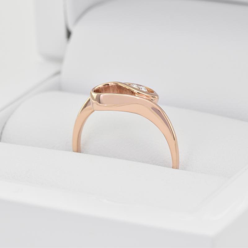Zlatý zásnubní prsten