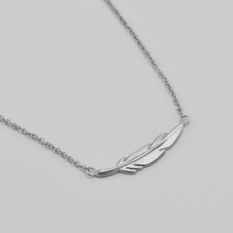 Stříbrný fashion náhrdelník Feather 33580