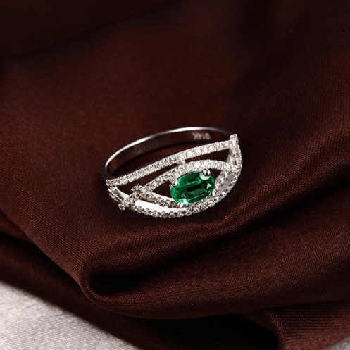 Zlatý smaragdový prsten s diamanty 3630