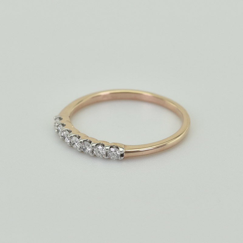 Prsten z růžového zlata s diamanty 42150