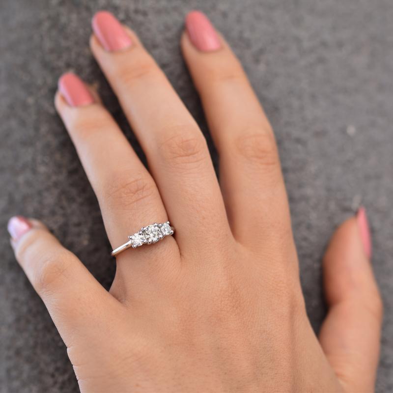 Dámský diamantový prsten z platiny 45570
