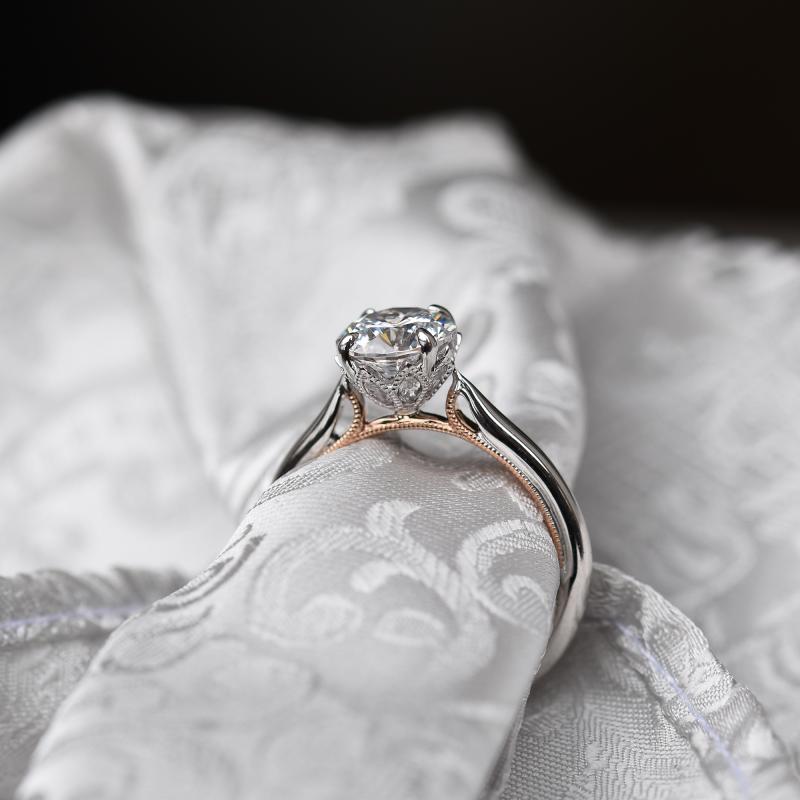 Prsten s postranními diamanty ze zlata 48090