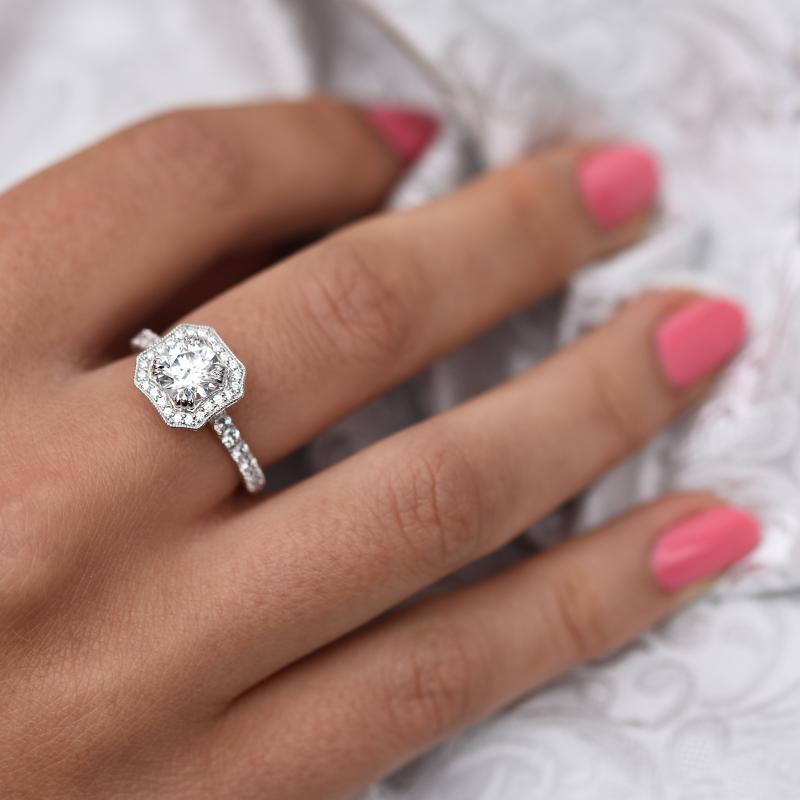 Diamantový zásnubní prsten v halo stylu 48150