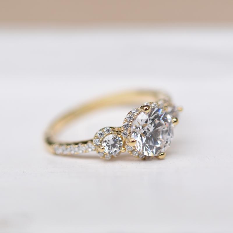 Zlatý zásnubní prsten s diamanty a moissanity 48740