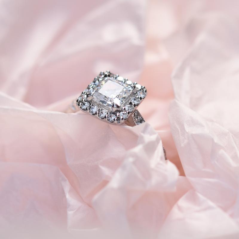 Vintage zásnubní prsten s diamantem